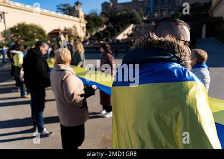 22 janvier 2023, barcelone, Catalogne, Espagne: Les citoyens ukrainiens vivant à Barcelone commémorent le jour de l'unification de l'Ukraine, et pour rendre hommage et remercier le soutien du monde à l'Ukraine, coïncidant avec la controverse des chars allemands, les manifestants demandent l'expédition de plus de matériel de guerre à leur pays. (Credit image: © Eric Renom/ZUMA Press Wire) USAGE ÉDITORIAL SEULEMENT! Non destiné À un usage commercial ! Banque D'Images