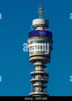 BT Tower Londres avec nouveau logo BT 2019. La BT Tower ouvert en 1965. Banque D'Images