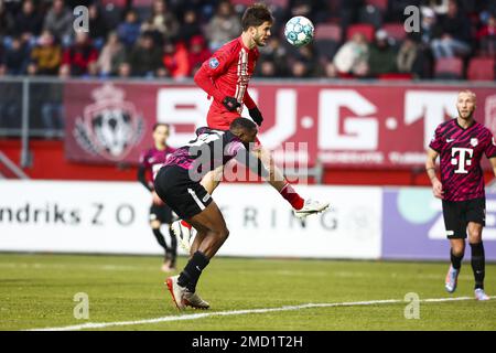 ENSCHEDE - Modibo Sagnanr du FC Utrecht, Ricky van Wolfswinkel du FC Twente (lr) lors du match de première ligue néerlandais entre le FC Twente et le FC Utrecht au Stadion de Grolsch Veste on 22 janvier 2023 à Enschede, pays-Bas. ANP VINCENT JANNINK Banque D'Images