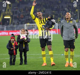 Firo : 22.01.2023, football, 1st ligue, 1st Bundesliga, Saison 2022/2023, BVB, Borussia Dortmund - FCA, FC Augsburg Sébastien HALLER après la dernière jubilation sifflet avec ses enfants devant les fans Banque D'Images