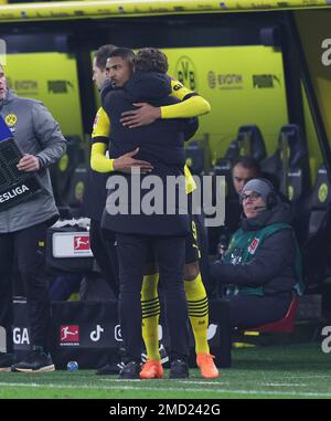 Firo : 01/22/2023, football, 1st ligue, 1st Bundesliga, Saison 2022/2023, BVB, Borussia Dortmund - FCA, FC Augsburg Sébastien HALLER, BVB substitution, accolade avec l'entraîneur Edin TERZIC Banque D'Images