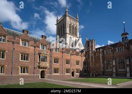 Second court et St John's College Chapel, St John's College, Cambridge University, Cambridge, Cambridgeshire, Angleterre, Royaume-Uni Banque D'Images