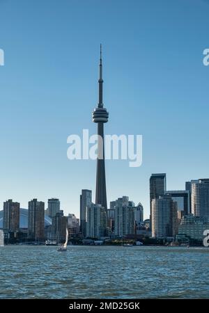 Vue panoramique de Toronto depuis le lac Ontario avec la Tour CN, Toronto, Ontario, Canada Banque D'Images