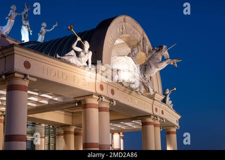 Le centre Trafford de nuit, Trafford Park, Stretford, Manchester, Angleterre, ROYAUME-UNI Banque D'Images