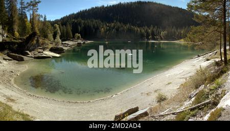 Le Caumasee, joyau des Grisons, près de Flims dans les Alpes suisses Banque D'Images
