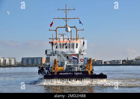 AQUADELTA est un rêveur à injection d'eau, construit en 2022 par Scheepswerf Bijlsma pour Van der Kamp et est vu travailler sur la Tamise à Londres Banque D'Images