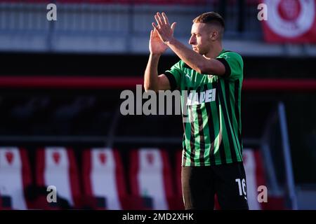 Davide Frattesi (US Sassuolo Calcio) se serre les mains pendant le championnat italien Serie Un match de football entre AC Monza et US Sassuolo sur 22 janvier 2023 au stade U-Power de Monza, Italie - photo Morgese-Rossini / DPPI Banque D'Images