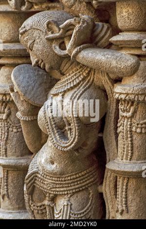 03 04 2019 Nayika Pierre sculptant à Ranki Vav Ranki Vav pas bien Pata Gujarat Inde Asie Banque D'Images