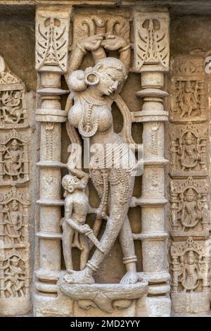 03 04 2019 Nayika Pierre sculptant à Ranki Vav Ranki Vav pas bien Pata Gujarat Inde Asie Banque D'Images