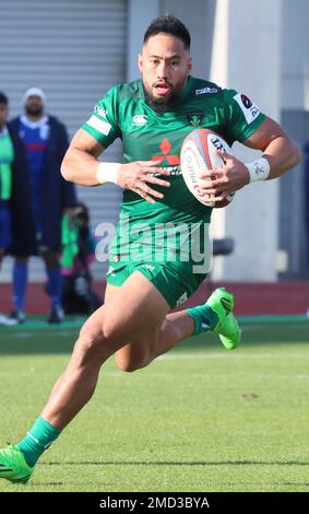 Sagamihara, Japon. 22nd janvier 2023. Mitsubishi Heavy Industries Sagamihara Dynaboars centre Matt Vaega porte le ballon pendant la Ligue japonaise de rugby un match contre Shizuoka BlueRefs à Sagamihara, suburTokyo le dimanche, 22 janvier 2023. Dynaboars et BlueRevs ont dessiné le jeu 27-27. Credit: Yoshio Tsunoda/AFLO/Alay Live News Banque D'Images