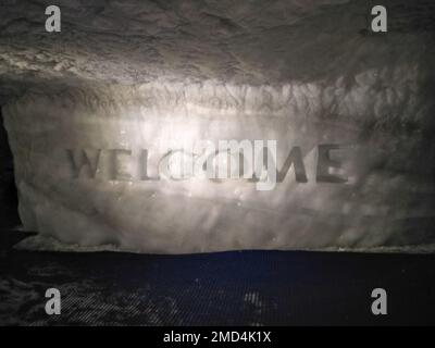 Zermatt, Suisse - 16 septembre 2018: Le paradis du glacier du Cervin, visite de l'exposition à l'intérieur du glacier. Banque D'Images