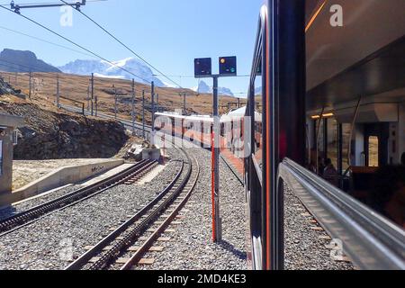 Zermatt, Suisse - 15 septembre 2018: Transport ferroviaire vers la montagne. Banque D'Images