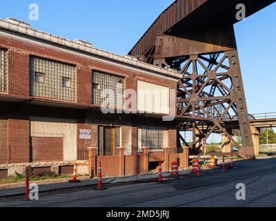 Sous le pont du chemin de fer MacArthur dans le centre-ville de St. Louis Banque D'Images