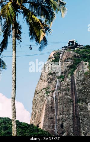 Téléphériques au mont du pain de sucre à Rio de Janeiro, au Brésil Banque D'Images