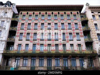 Vienne, Autriche, décembre 2019: Détail de la façade de la maison Majolica 1898 d'Otto Wagner, Majolikahaus, Linke Wienzeile, Viennese Secession art nouveau Banque D'Images