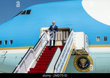 Reportage: Le Président Joe Biden débarque la Force aérienne un, mercredi, 13 juillet 2022, à l'aéroport Ben Gurion de tel-Aviv, Israël Banque D'Images