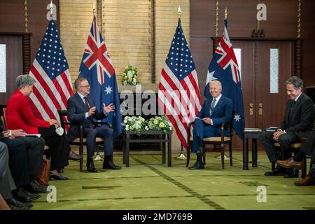 Reportage: Le président Joe Biden participe à une réunion bilatérale avec le premier ministre australien Anthony Albanese, mardi, 24 mai 2022, à Kantei, à Tokyo Banque D'Images