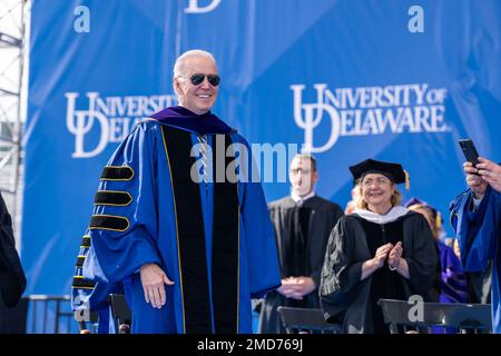 Reportage: Le président Joe Biden assiste à la cérémonie de lancement à l'Université du Delaware, samedi, 28 mai 2022, à Newark, Delaware Banque D'Images