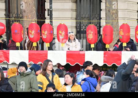 Trafalgar Square, Londres, Royaume-Uni, 22 janvier 2023: Des milliers de personnes sont venues assister à la célébration de Londres un nouvel an chinois très animé et des performances à Trafalgar Square, organisé par la London Chinatown Chinese Association (LCCA) crédit: Voir Li/Picture Capital/Alay Live News Banque D'Images