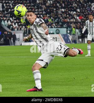 Turin, Italie. 22nd janvier 2023. Angel Di Maria du FC Juventus est à l'œil du ballon lors d'un match de football entre le FC Juventus et Atalanta à Turin, en Italie, le 22 janvier 2023. Credit: Federico Tardito/Xinhua/Alamy Live News Banque D'Images