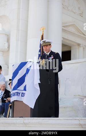 Le général Cyril Carcy, l’Attache de la Défense française, prononce un discours lors d’une commémoration du 104th anniversaire du stand de la Division d’infanterie de 3rd sur la Marne, à l’Amphithéâtre commémoratif d’Arlington, au cimetière national d’Arlington, à Arlington, en Virginie, en 15 juillet 2022. Au cours de la première Guerre mondiale, la division a gagné le nom de "Rocher de la Marne" lors de la deuxième bataille de la Marne près de Château-Thierry, France, 15 juillet 1918. C'était la dernière grande offensive allemande de la guerre. Les Allemands ont prévu de marcher sur la Marne et de poursuivre à Paris, mais ils ont échoué quand ils ont rencontré 3 Banque D'Images