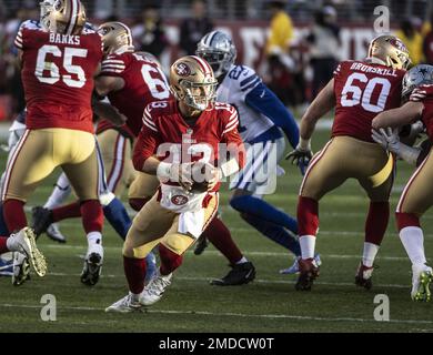 Santa Clara, États-Unis. 22nd janvier 2023. San Francisco 49ers Quarterback Brock Purdy revient à passer dans le deuxième quartier contre les Dallas Cowboys dans les séries de la division NFC au stade Levi's à Santa Clara, Californie, le dimanche, 22 janvier, 2023.le 49ers a battu les Cowboys 19-12 pour passer au championnat NFC contre les Philadelphia Eagles. Photo de Terry Schmitt/UPI crédit: UPI/Alay Live News Banque D'Images