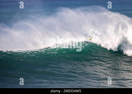 Haleiwa, HI, États-Unis. 22nd janvier 2023. Luke Shepardson remporte la grande vague d'invitation 2023 d'Eddie Aikau à Waimea Bay à Haleiwa, HI, le 22 janvier 2023. Crédit : Erik Kabak Photographie/Media Punch/Alamy Live News Banque D'Images