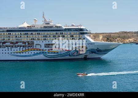 Navire de croisière Norwegian Spirit à fort Ricasoli - Valette, Malte Banque D'Images