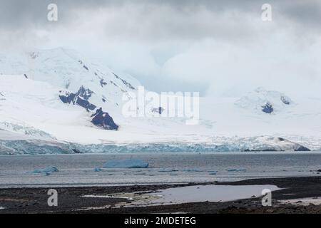 L'évolution des modèles météorologiques dans la région de l'Antarctique provoque de grandes variations des rythmes saisonniers établis et des changements dans l'environnement physique Banque D'Images