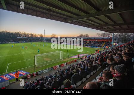 Vue générale du stade Lamex du Stevenage football Club pendant le match. Banque D'Images