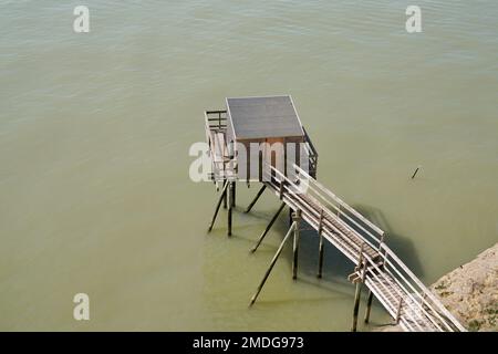 Cabane de pêche sur pilotis Saint-Palais-sur-Mer vue aérienne en france Charente maritime Banque D'Images