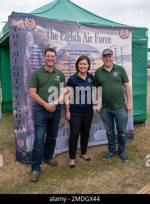 Le Sgt principal de la Force aérienne Joanne S. Bass visite le Musée impérial de la guerre à Duxford, en Angleterre, en 24 juillet 2022. La tournée a permis à Bass de célébrer le 80th anniversaire de l'arrivée des troupes américaines en Angleterre et le 25th anniversaire de l'American Air Museum. Banque D'Images