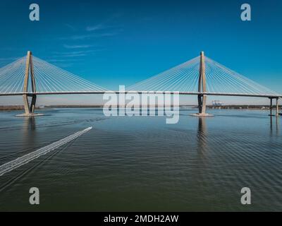 Une vue aérienne de l'Arthur Ravenel Jr. Pont sur la rivière Banque D'Images