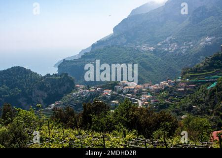 vue sur la montagne de Ravello, Italie Ravello est une commune et commune située au-dessus de la côte amalfitaine dans la province de Salerne, Campanie, Italie du Sud, Banque D'Images