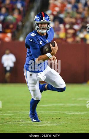 New York Giants quarterback Daniel Jones (8) huddles with teammates against  the Washington Commanders during an NFL football game Sunday, Dec. 4, 2022,  in East Rutherford, N.J. (AP Photo/Adam Hunger Stock Photo - Alamy