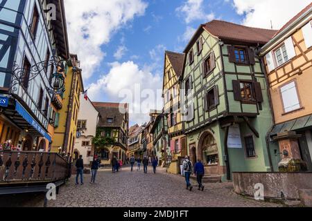 France, Haut-Rhin (68), Riquewihr, labellisé les plus Beaux villages de France, maisons à colombages, automne Banque D'Images