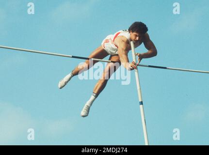 Muelheim, Allemagne. 19th mai 2008. ARCHIVE PHOTO: Juergen Hingsen aura 65 ans sur 25 janvier 2023, Juergen HINGSEN, Allemagne, GER, BRD, athlétisme, athlète de terrain et d'athlétisme, décathlon, chasseur, coffre-fort de poteau d'action, date de photo inconnue, SVEN SIMON#Prinzess-Luise-Strasse 41#45479 Muelheim/Ruhr #tél 0208/9413250#fax. 0208/9413260# Postgiro Essen n° 244 293 433 (BLZ 360 100 43) n° www.SvenSimon.net. Credit: dpa/Alay Live News Banque D'Images