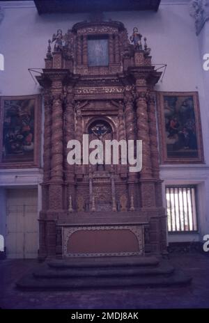 St. L'église de Cajetan, également connue sous le nom d'église de la Divine Providence, est une église de l'archidiocèse catholique romain de Goa et Daman située dans la vieille Goa. L'église a été achevée en 1661 et fait partie du site du patrimoine mondial, des églises et des couvents de Goa. St. Église de Cajetan ... Sans aucun doute l'une des plus belles églises de Goa, ce vieux bâtiment gracieux se dresse dans Old Goa Banque D'Images