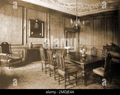 Auberge et taverne British pubs - Une photographie de la salle Kingsley datant de 1940, construite en 1688, à l'hôtel Royal, à Bideford, dans le Devon, au Royaume-Uni. Banque D'Images