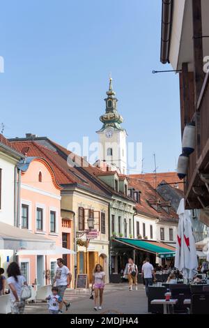 Croatie, Zagreb, le clocher de l'église Sainte-Marie, Crkva SV Marija, de Tkalciceva ulica, rue Tkalciceva, Gornji Grad. Banque D'Images