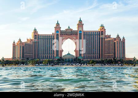 Panorama d'Atlantis The Palm est un hôtel 5 étoiles de luxe à Dubaï, Émirats Arabes Unis. Dubaï, Émirats arabes Unis. 27 novembre 2022. Banque D'Images