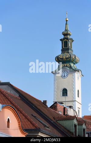 Croatie, Zagreb, le clocher de l'église St Mary, Crkva SV Marija, de Tkalciceva ulica, rue Tkalciceva, Gornji Grad. Banque D'Images