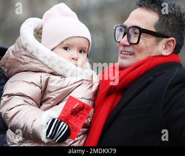 Paris, France. 22nd janvier 2023. Les gens participent au défilé du nouvel an chinois à Paris, en France, le 22 janvier 2023. Credit: Gao Jing/Xinhua/Alamy Live News Banque D'Images