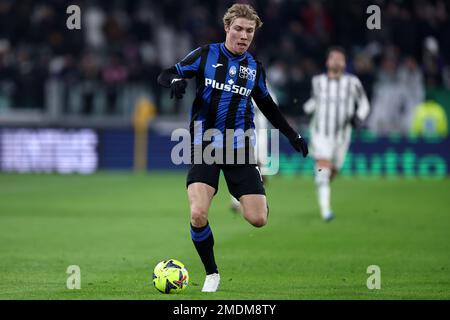 Turin, Italie. 22nd janvier 2023. Rasmus Hojlund d'Atalanta BC contrôle le ballon pendant le match de la série A entre Juventus FC et Atalanta BC au stade Allianz sur 22 janvier 2023 à Turin, Italie . Credit: Marco Canoniero / Alamy Live News Banque D'Images