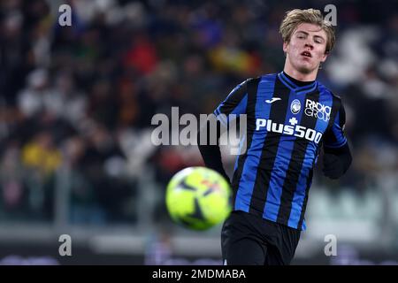 Turin, Italie. 22nd janvier 2023. Rasmus Hojlund d'Atalanta BC contrôle le ballon pendant le match de la série A entre Juventus FC et Atalanta BC au stade Allianz sur 22 janvier 2023 à Turin, Italie . Credit: Marco Canoniero / Alamy Live News Banque D'Images