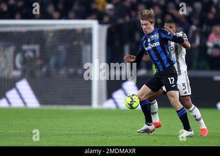 Turin, Italie. 22nd janvier 2023. Rasmus Hojlund d'Atalanta BC contrôle le ballon pendant le match de la série A entre Juventus FC et Atalanta BC au stade Allianz sur 22 janvier 2023 à Turin, Italie . Credit: Marco Canoniero / Alamy Live News Banque D'Images
