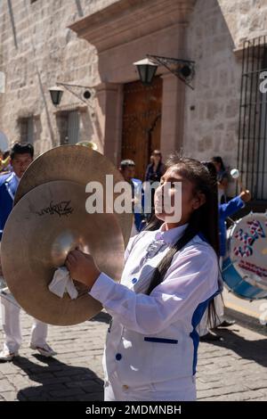 Musiciens, défilé pour l'anniversaire de la fondation d'Arequipa, Pérou Banque D'Images