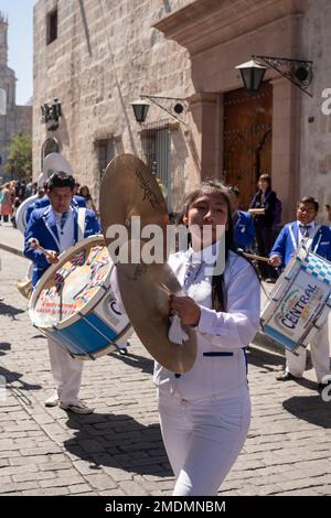 Musiciens, défilé pour l'anniversaire de la fondation d'Arequipa, Pérou Banque D'Images