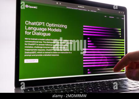 Première page ChatGPT vue sur l'ordinateur portable. Intelligence artificielle ai chatbot par Open ai. Stafford, Royaume-Uni, 23 janvier 2023 Banque D'Images