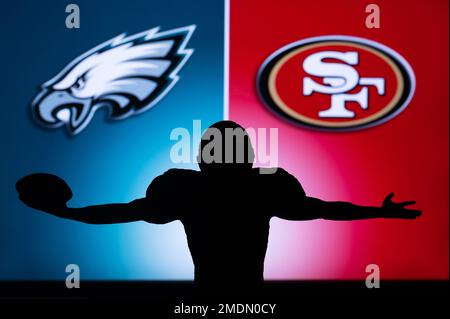 PHILADELPHIE, États-Unis, 18 JANVIER 2023 : San Francisco 49ers contre Philadelphia Eagles. Championnat de conférence NFL. Joueur à bras ouverts. Logo de l'équipe sur le BI Banque D'Images